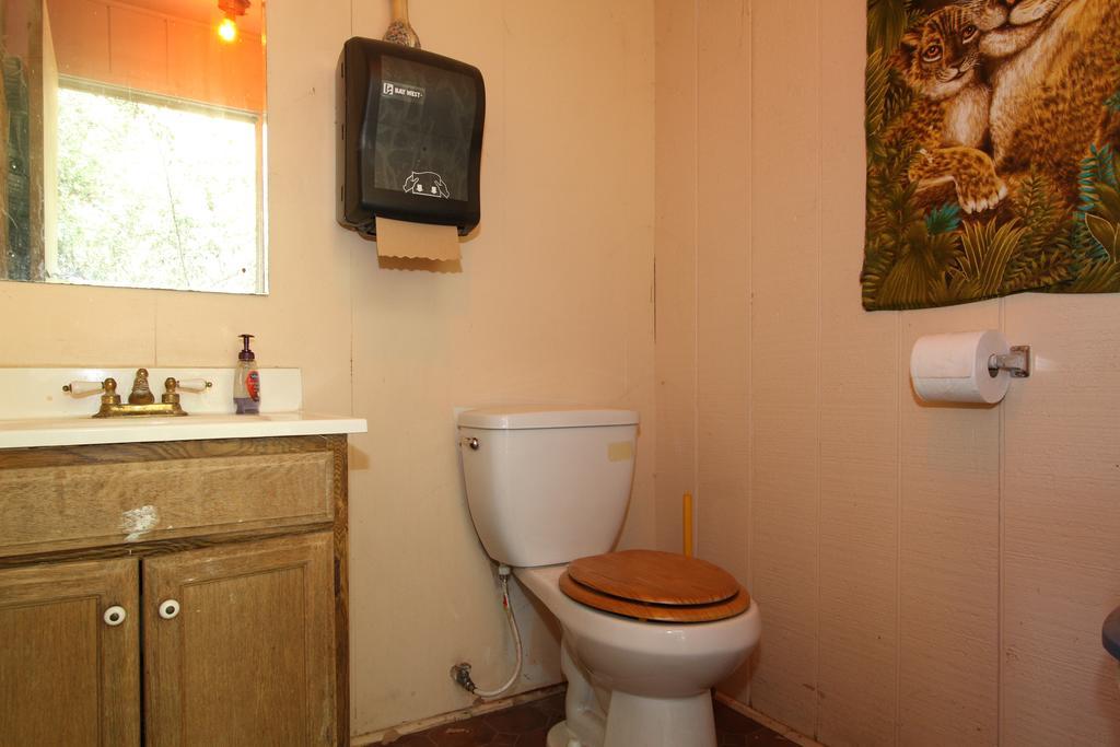 Hobbit Hut Hotel Geyserville Room photo