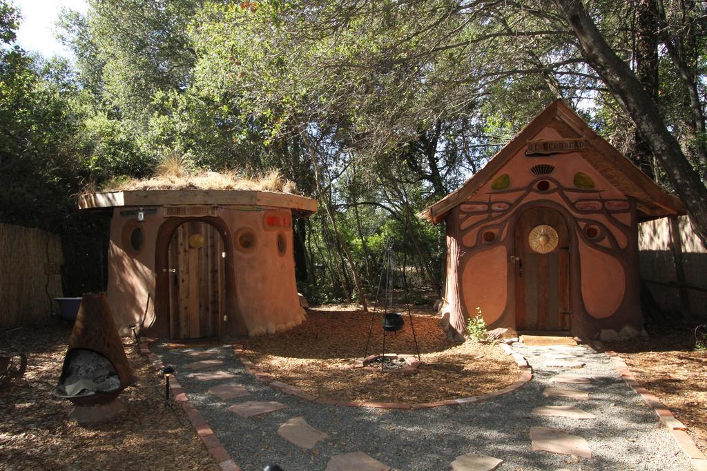 Hobbit Hut Hotel Geyserville Exterior photo