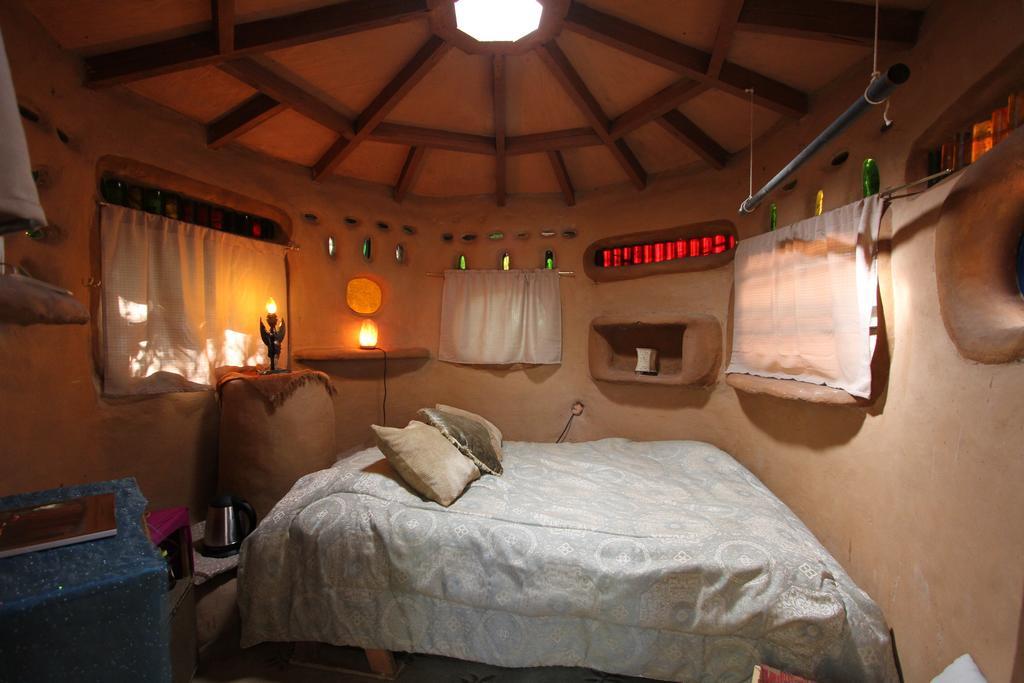 Hobbit Hut Hotel Geyserville Room photo
