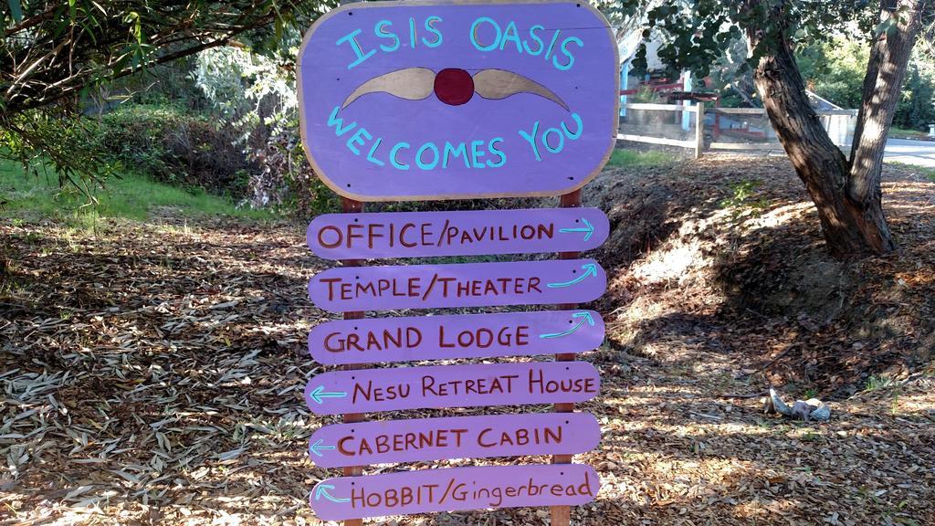 Hobbit Hut Hotel Geyserville Exterior photo